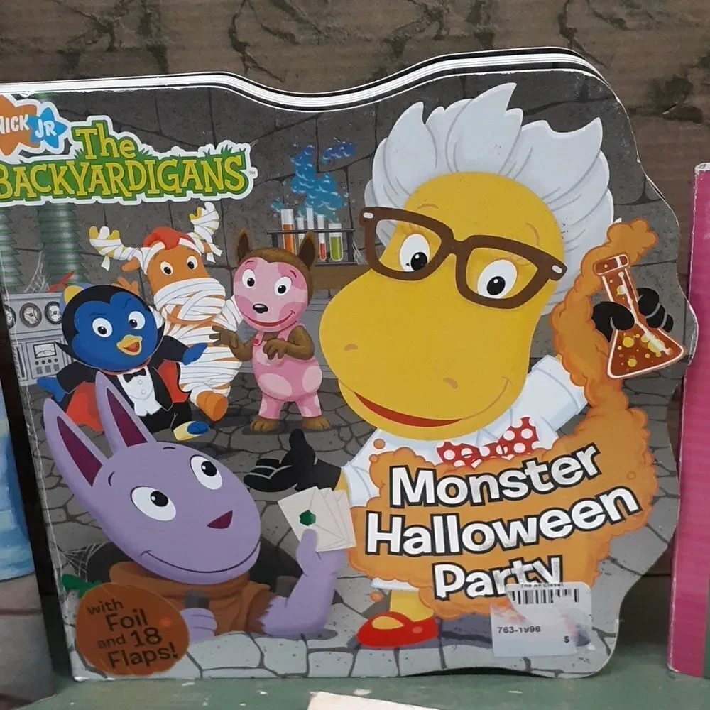 Bundle‎ of 5 Halloween books.